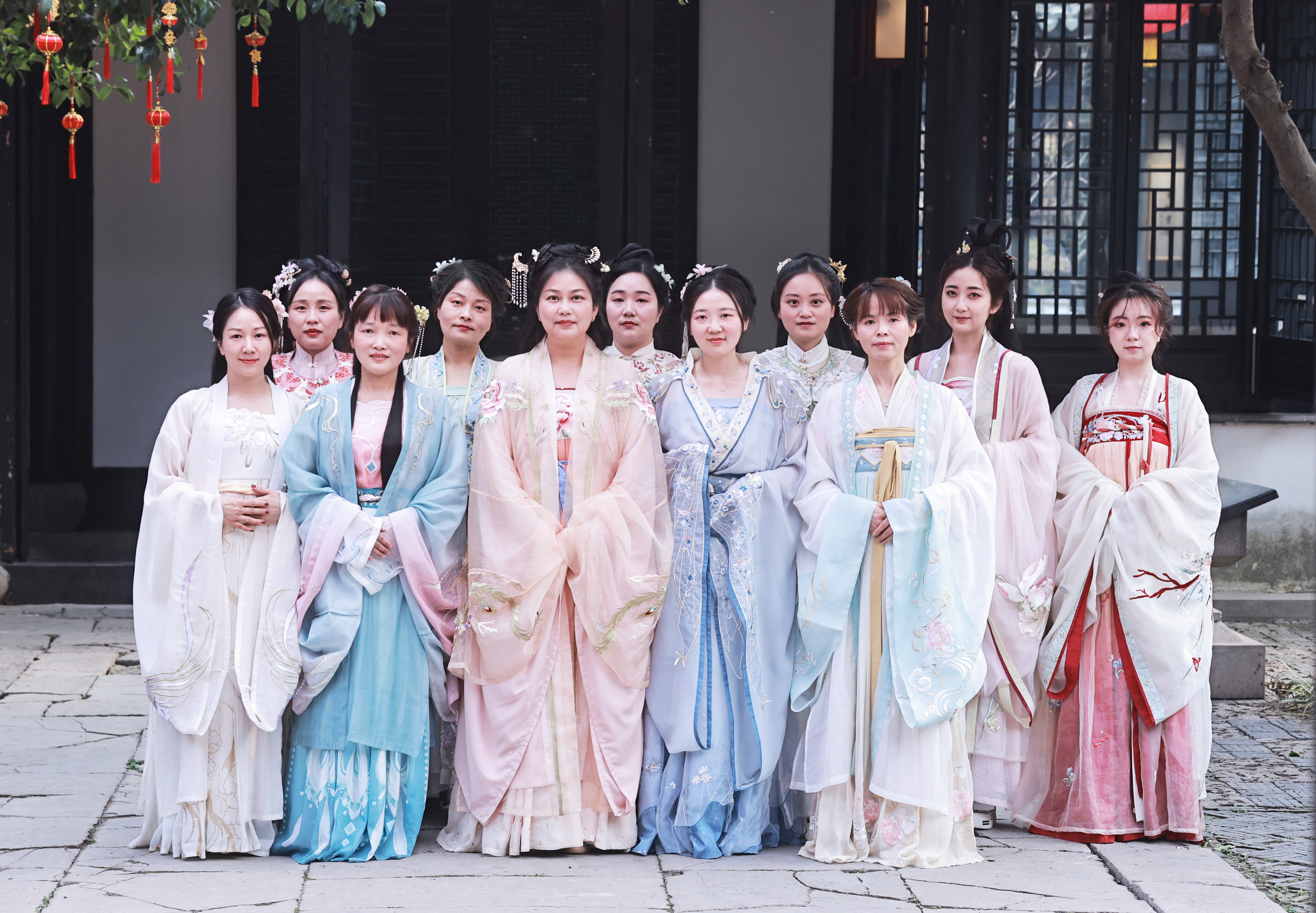 三八婦女節(jié)丨漢服游園，書香拾趣，致敬奮斗的妳！