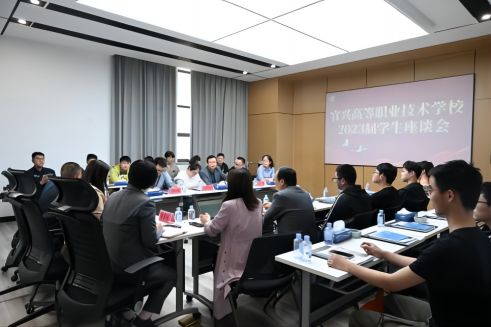 校企共培 未來可期丨中辰股份召開2023屆實習(xí)生座談會